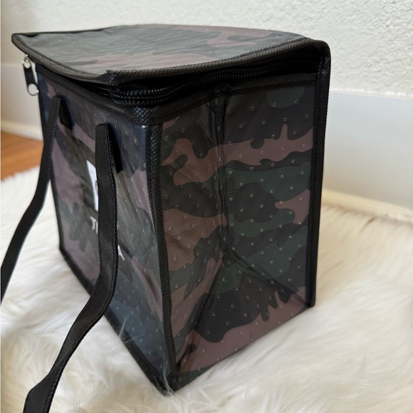NEW! Toyota Camo Lunch Bag - Picture 2 of 5